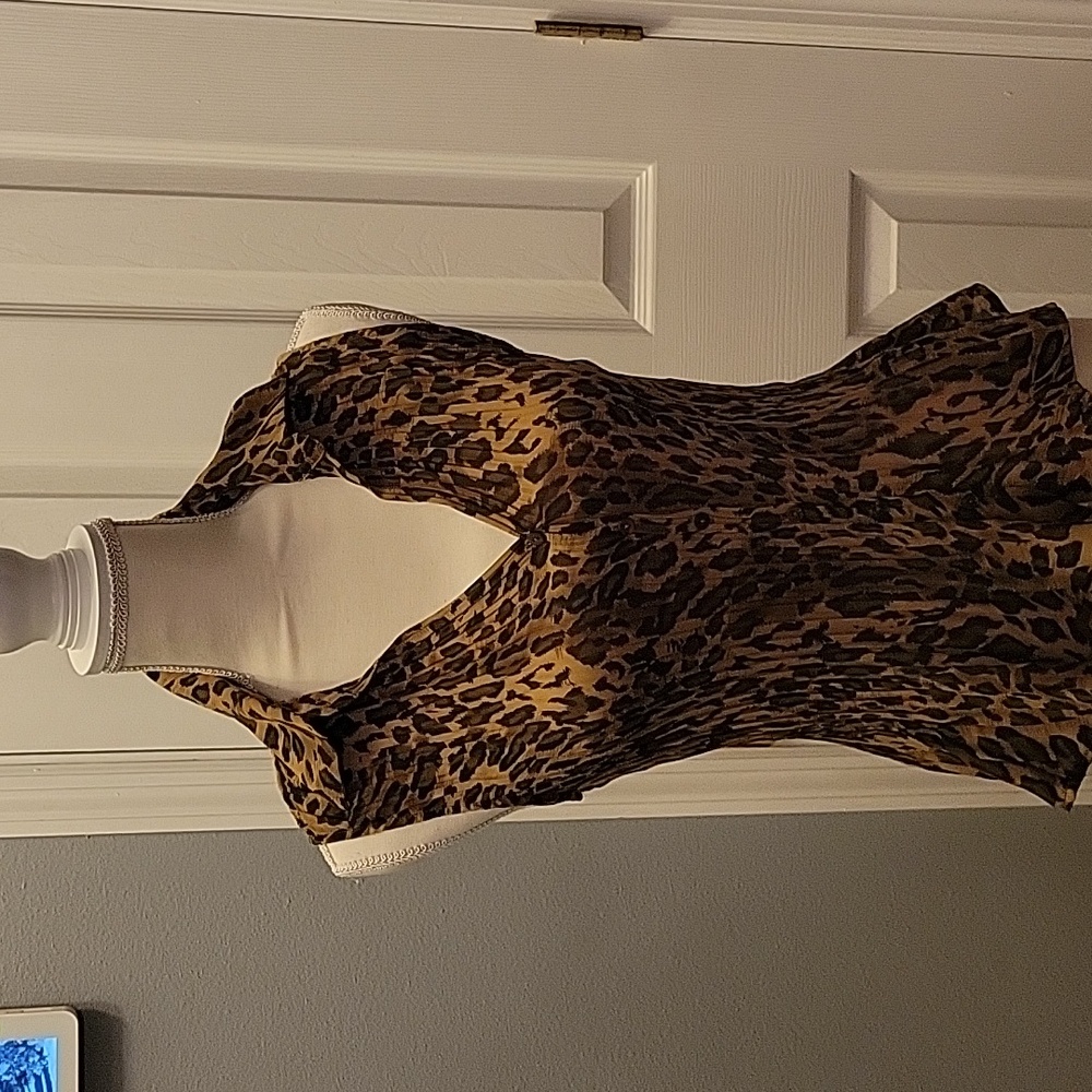 Sunny Leigh sleeveless crinkle shirt